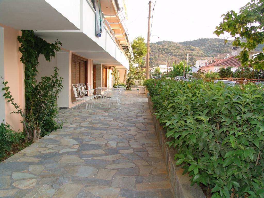 Kochili Apartments Neos Pirgos Exterior photo